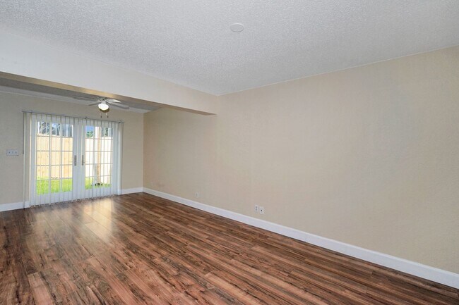 Building Photo - 2716 SW 46th St