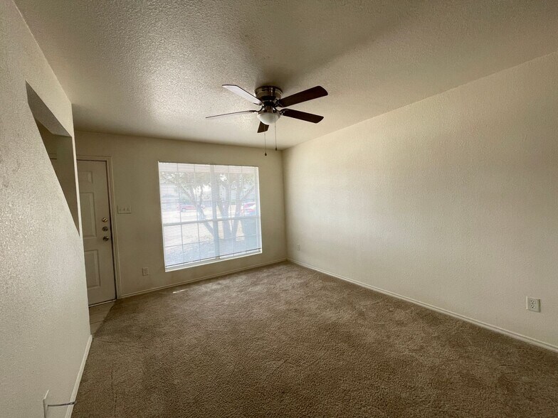 Building Photo - 4505 Deek Dr