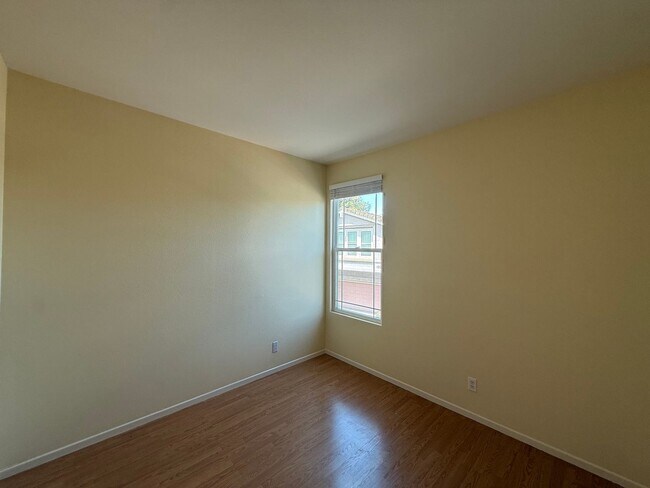 Building Photo - Comfortable 2BD/2BA Townhome in Carmel Mountain Ranch with Community Pool, Attached Garage & In-U...