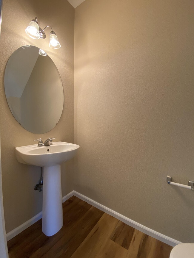 Building Photo - 7884 Sandy Springs Point