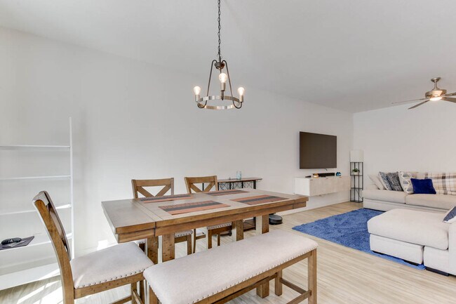 Building Photo - 2416 Trafton Pl