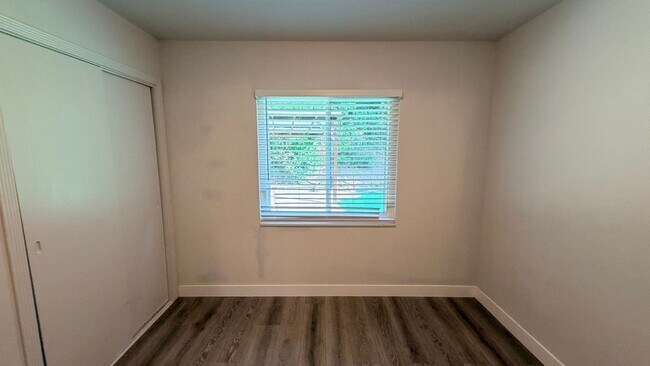 Building Photo - Pleasant Hill! Beautiful remolded 3 bedroom 1 bath single family home excellent neighborhood!