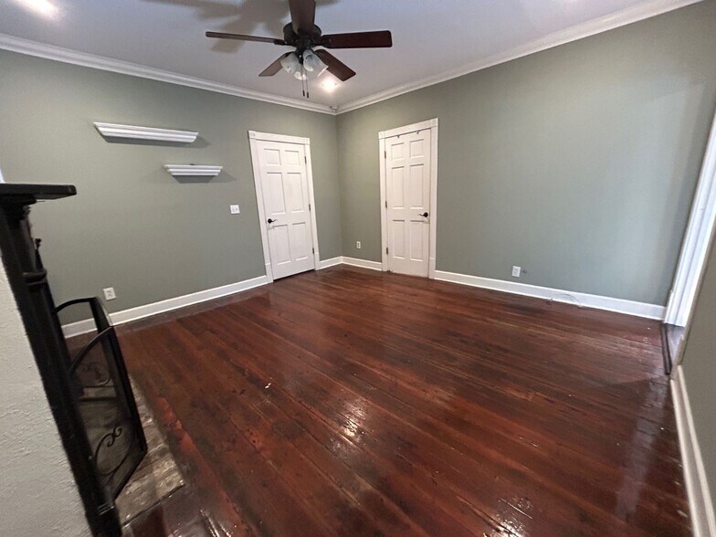 Building Photo - 13 Elizabeth St