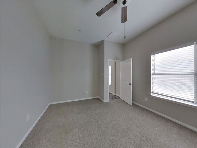 Building Photo - 21451 Sullivan Forest Dr