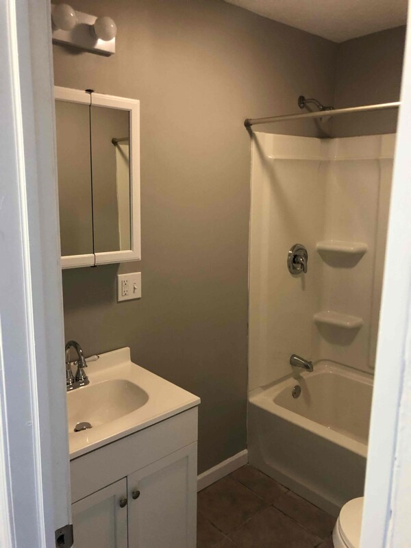 Building Photo - 527 Charles St