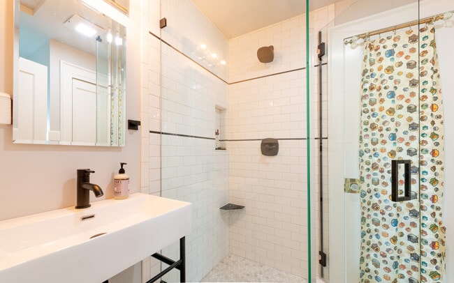 Building Photo - 1942 Boyer Ave E