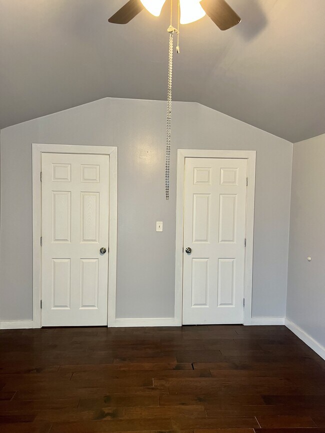 Building Photo - 904 N Peoria Ave