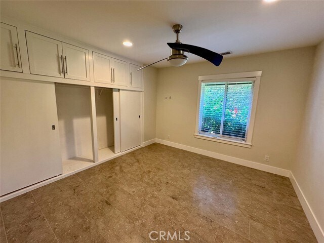 Building Photo - 2745 Temple Hills Dr