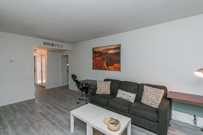 Building Photo - 6125 E Indian School Rd