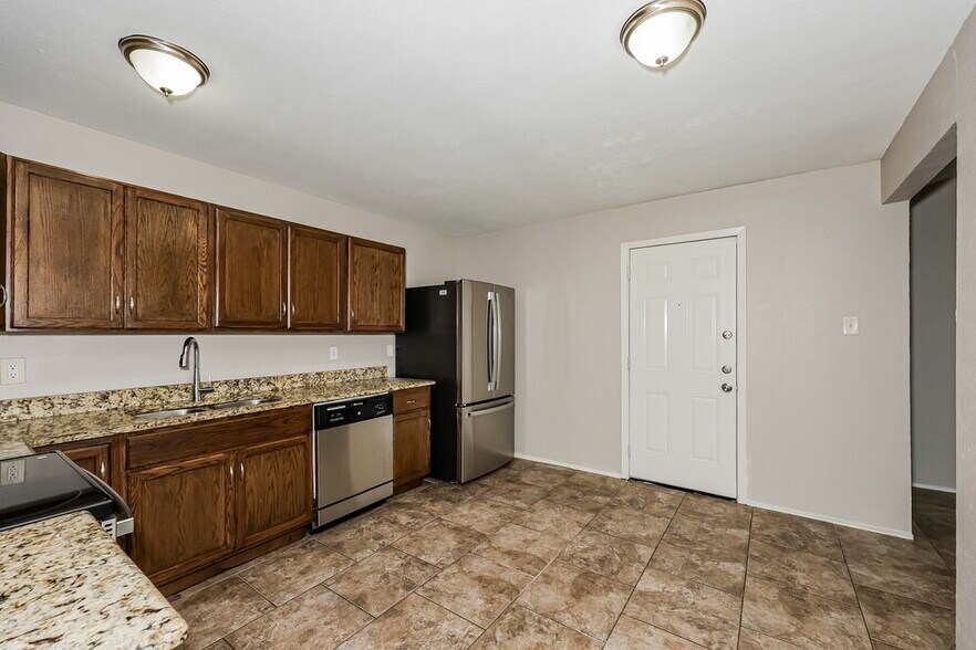 Building Photo - 7438 Emory Oak Ln