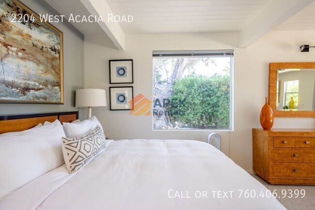 Building Photo - 2204 W Acacia Rd