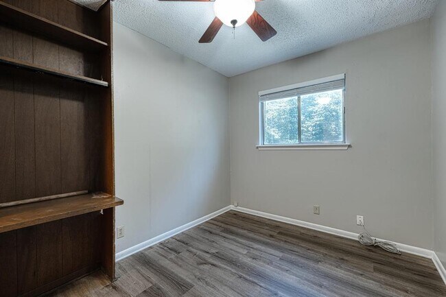 Building Photo - 2711 St Edwards Cir