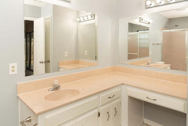 Building Photo - "Charming 3-Bedroom Retreat in Mary Esther!"