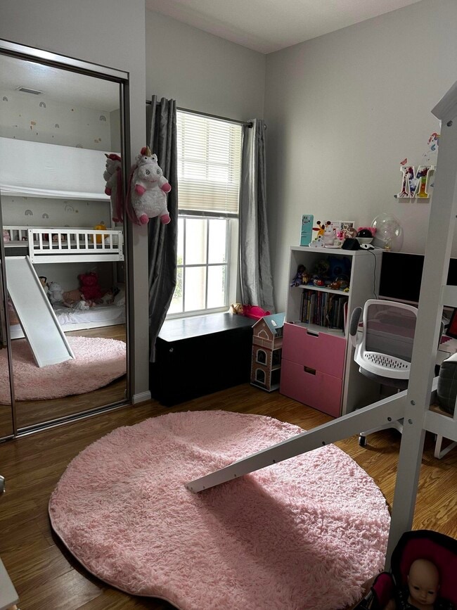 Building Photo - 2023 Valencia Dr