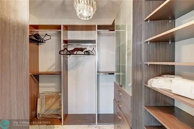 Building Photo - 2030 S Ocean Dr