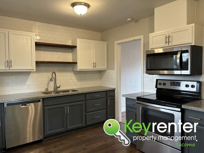 Building Photo - Charming Newly Remodeled Home