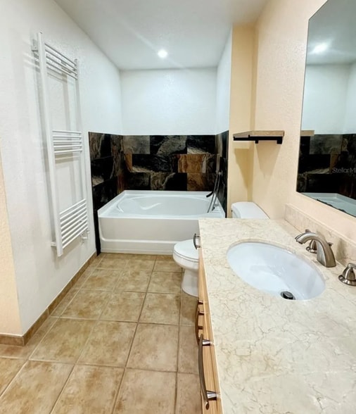 Master Soaking Tub - 1064 N Tamiami Trl