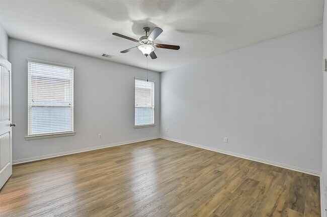 Building Photo - 4511 Apple Point Ln