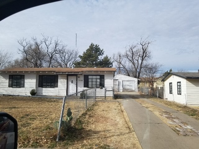 Building Photo - 2409 Oak Dr