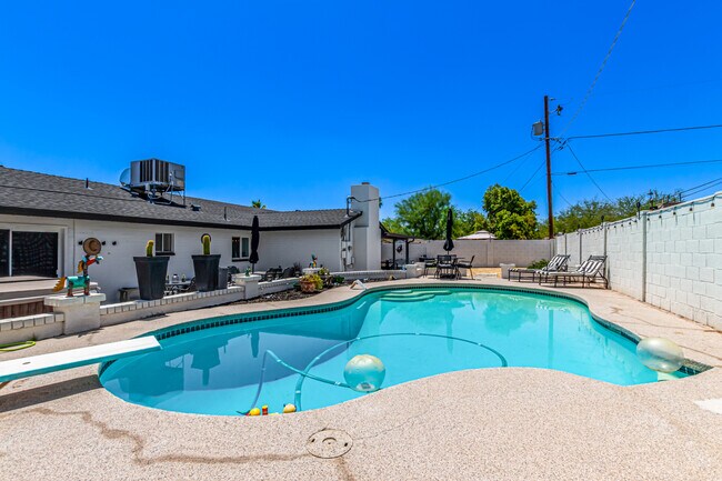 Building Photo - 1540 E El Camino Dr
