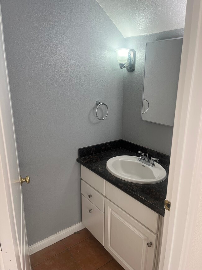 Building Photo - 12627 Oxnard St