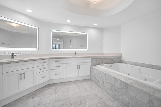 Building Photo - 16445 Collins Ave