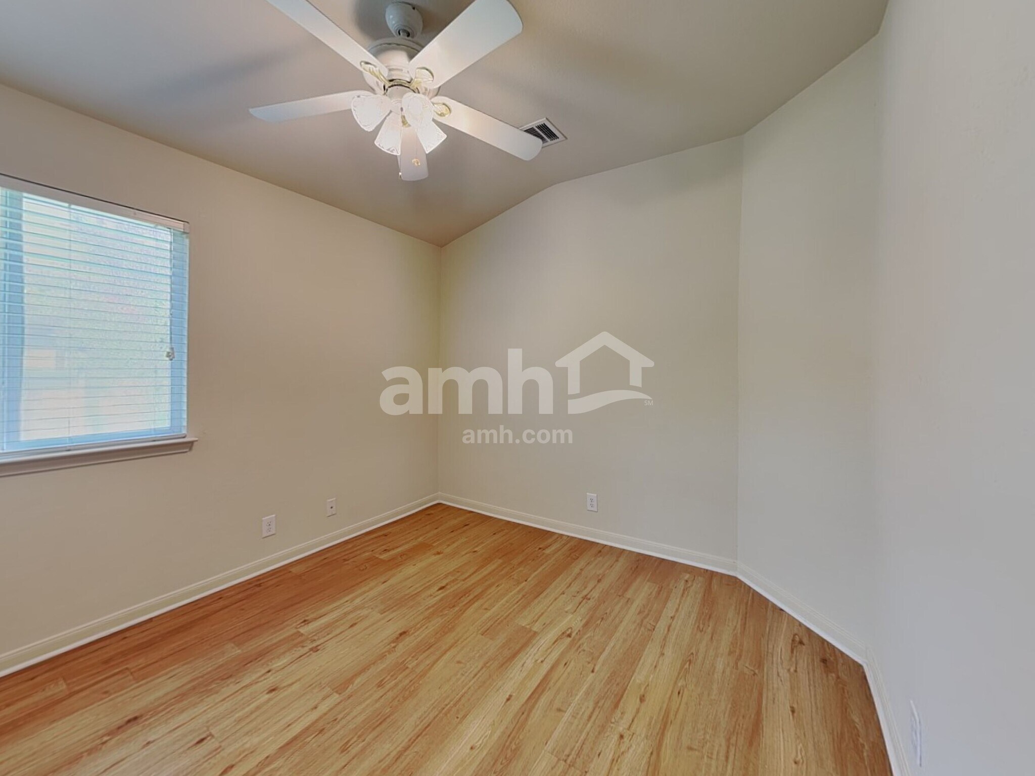 Building Photo - 2129 Hazelwood Dr