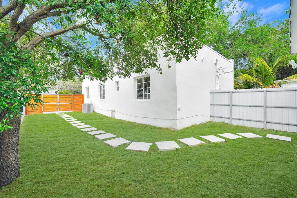 Building Photo - 570 NW 48th St