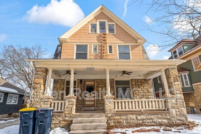 Building Photo - 3825 Walnut St