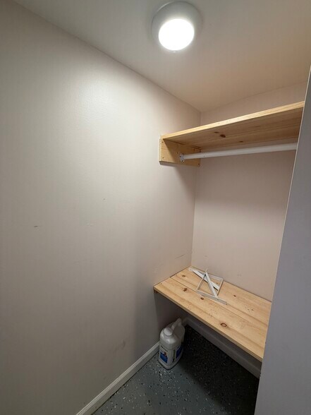 Building Photo - 4123 N Narragansett Ave