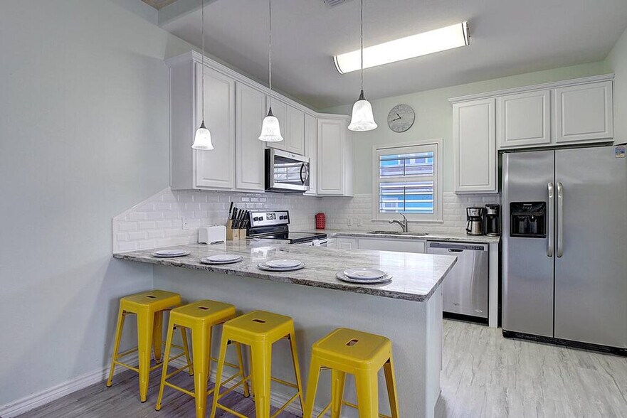 Building Photo - 1813 Eleventh Street-SI ID1023236P