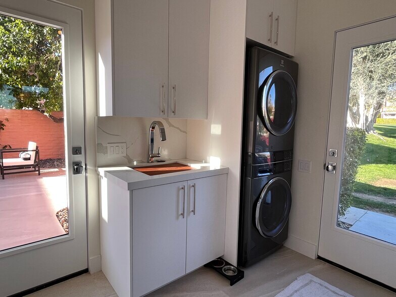 Laundry, front and side patio doors - 47094 El Menara Cir