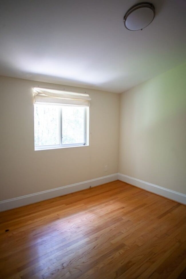 Building Photo - Sleek & Sun-Drenched 2BR Townhouse in Heart of Carrboro