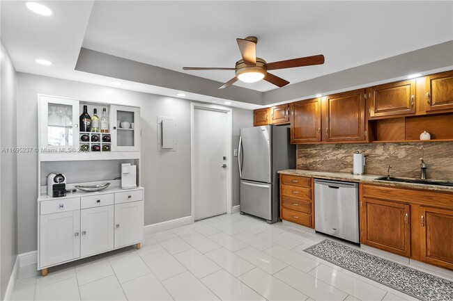 Building Photo - 1370 S Ocean Blvd