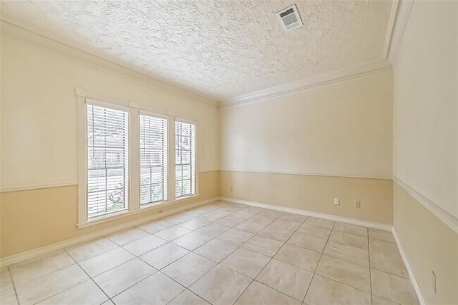 Building Photo - 1410 Osborne Dr