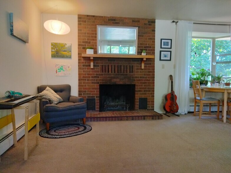 Livingroom - 2301 Cheyenne St