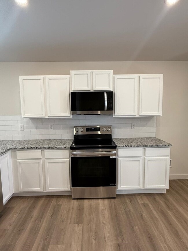 Building Photo - 6309 Poppy Dr