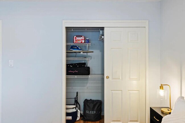 Building Photo - 919 Redbird Dr