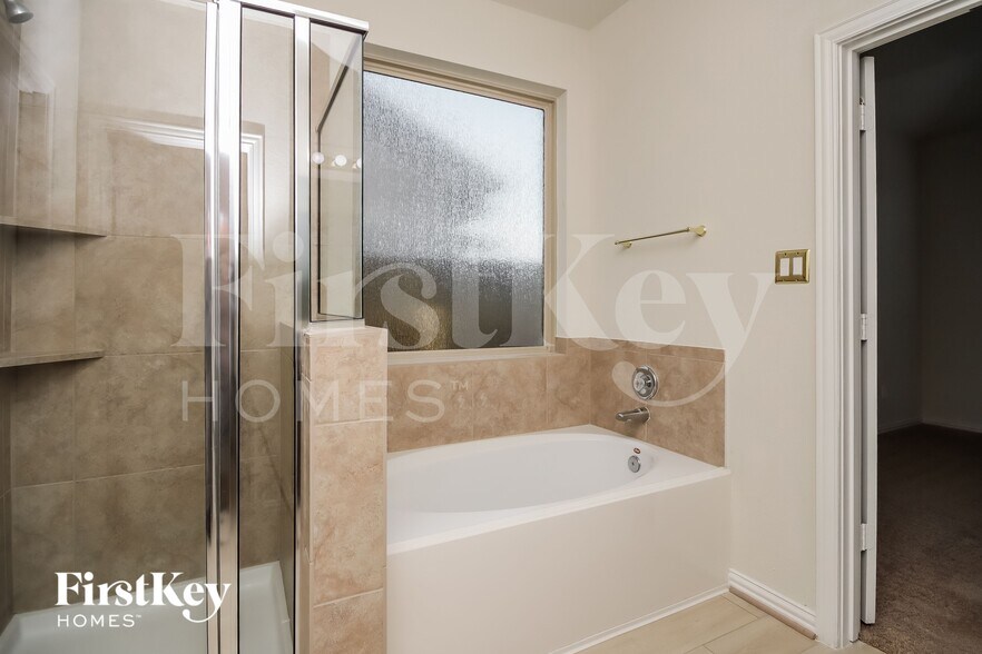 Building Photo - 2826 Torrey Pines Dr