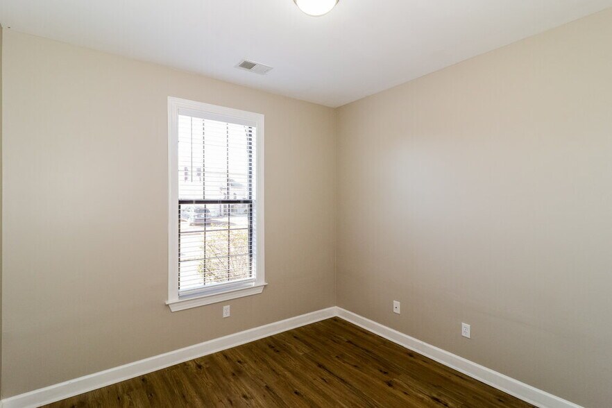 Building Photo - 1386 Sawmill Creek Ln