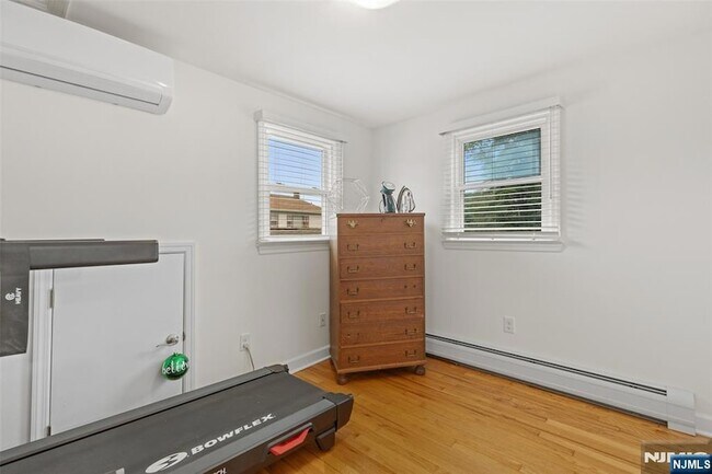 Building Photo - 326 Ramapo Valley Rd