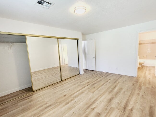 Building Photo - 2617 S Durango Dr