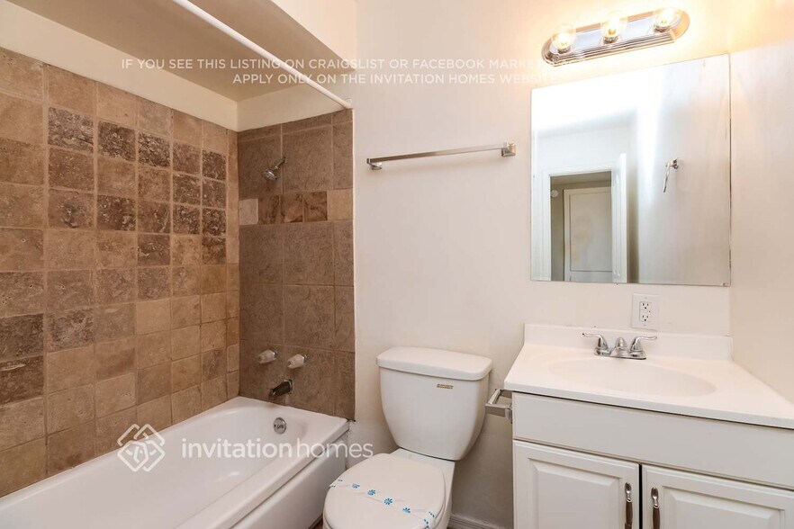 Building Photo - 4824 W Catalina Dr