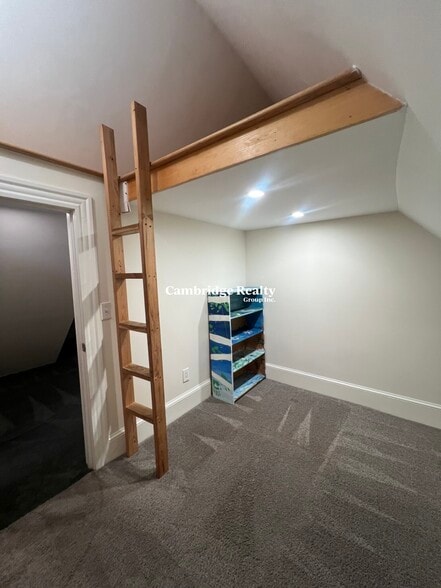 Building Photo - 52 White St