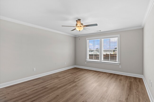 Building Photo - 208 Clifton Dr