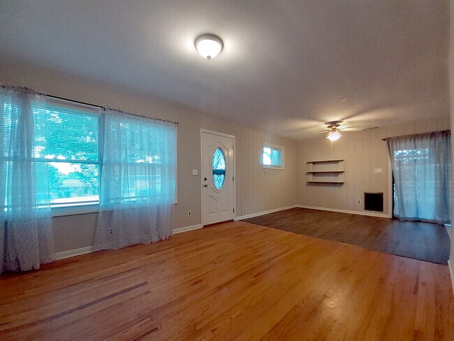 Building Photo - 707 S McCrary St