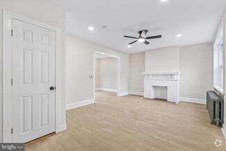 Building Photo - 913 E Stafford St