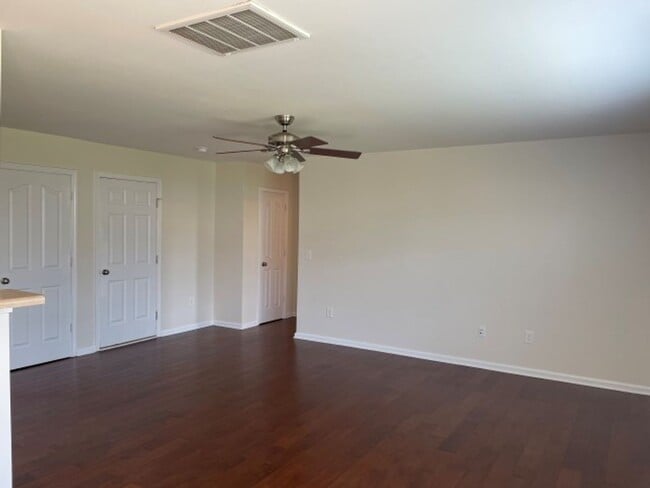 Building Photo - Lovely 5 Bed 3 Bath Home with Community Am...