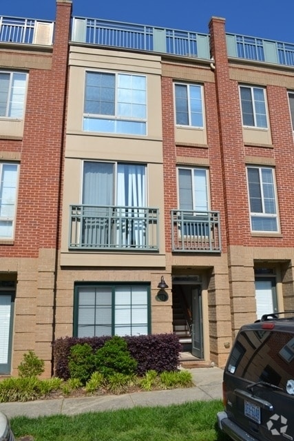 Building Photo - 1220 Twin Branches Way