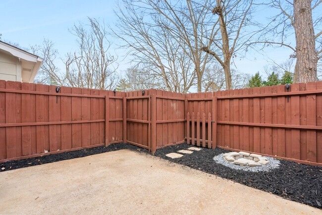 Building Photo - 111 Fernridge Dr
